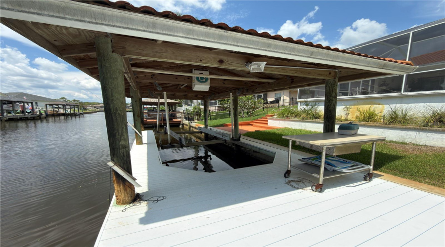 Boathouse &Amp; Lift