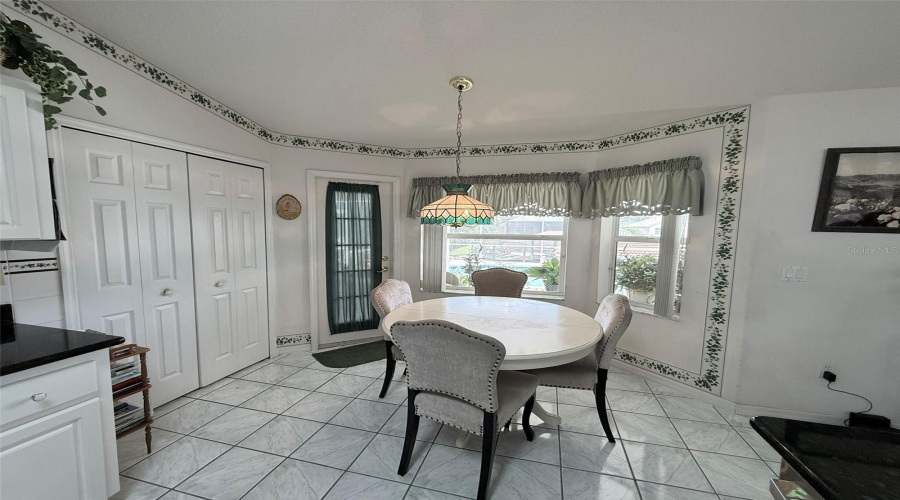 Dine-In Kitchen