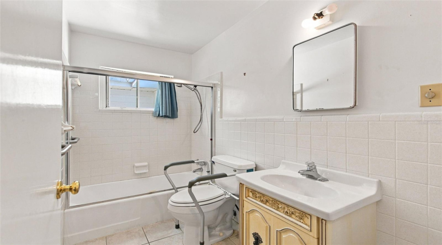 Winter Haven, Florida 33881, 2 Bedroom Bedrooms, ,1 Bathroombathrooms,Residential,For Sale,Avenue E,0,Mfrl4963449