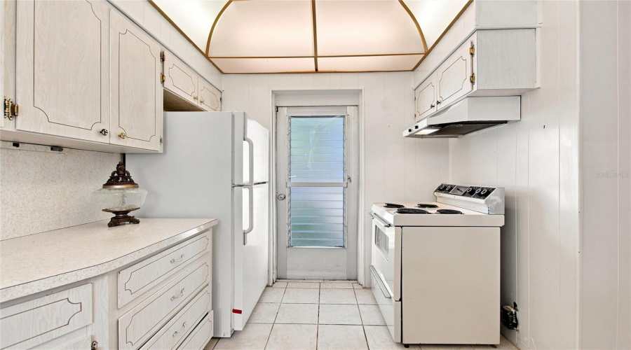 Winter Haven, Florida 33881, 2 Bedroom Bedrooms, ,1 Bathroombathrooms,Residential,For Sale,Avenue E,0,Mfrl4963449