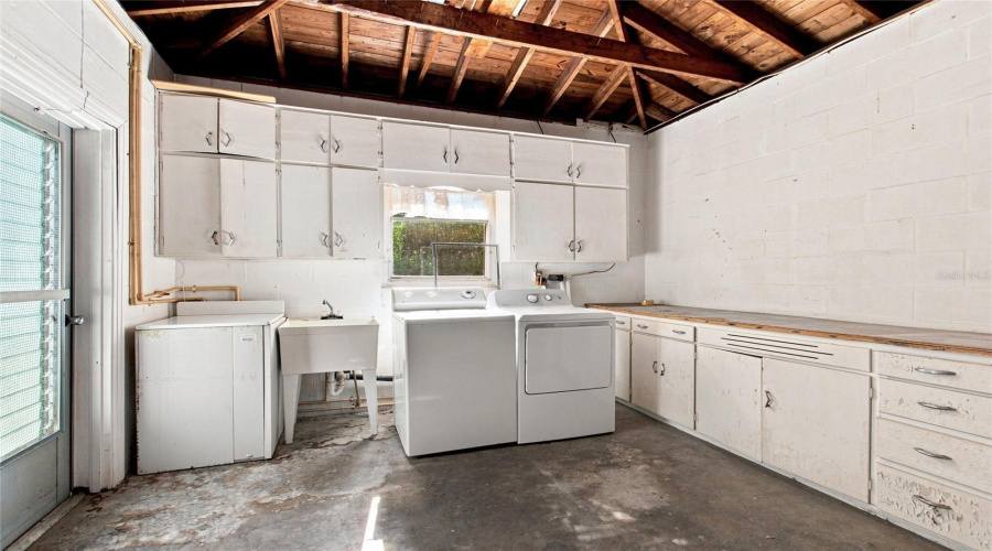 Winter Haven, Florida 33881, 2 Bedroom Bedrooms, ,1 Bathroombathrooms,Residential,For Sale,Avenue E,0,Mfrl4963449