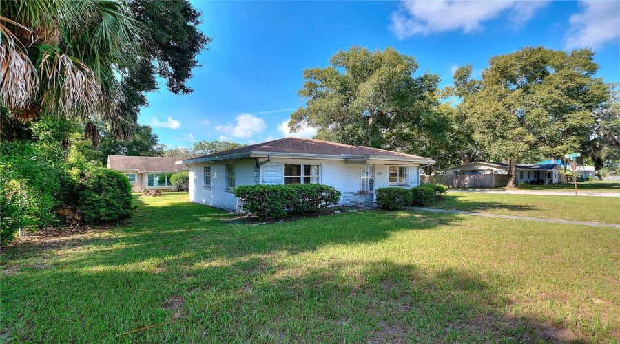 Winter Haven, Florida 33881, 2 Bedroom Bedrooms, ,1 Bathroombathrooms,Residential,For Sale,Avenue E,0,Mfrl4963449