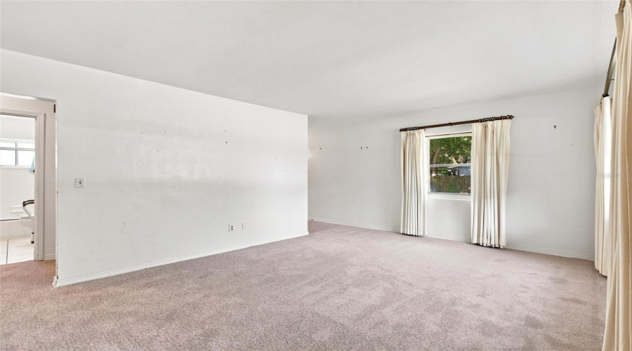 Winter Haven, Florida 33881, 2 Bedroom Bedrooms, ,1 Bathroombathrooms,Residential,For Sale,Avenue E,0,Mfrl4963449