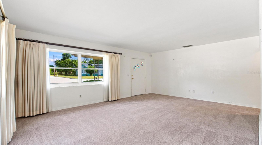 Winter Haven, Florida 33881, 2 Bedroom Bedrooms, ,1 Bathroombathrooms,Residential,For Sale,Avenue E,0,Mfrl4963449