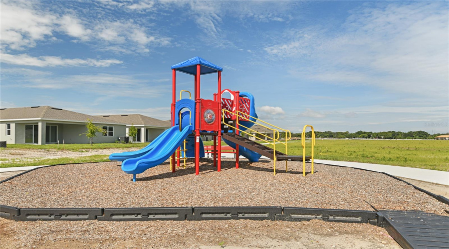 Umatilla, Florida 32784, 5 Bedroom Bedrooms, ,3 Bathroombathrooms,Residential,For Sale,Flag Lilly,0,Mfrs5144293