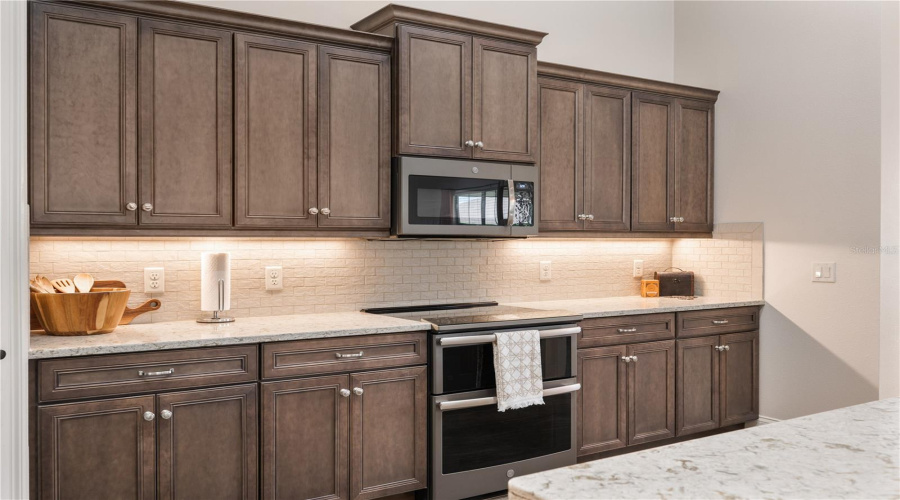 Lakeland, Florida 33810, 2 Bedroom Bedrooms, ,2 Bathroombathrooms,Residential,For Sale,Lake James,0,Mfrtb8508066