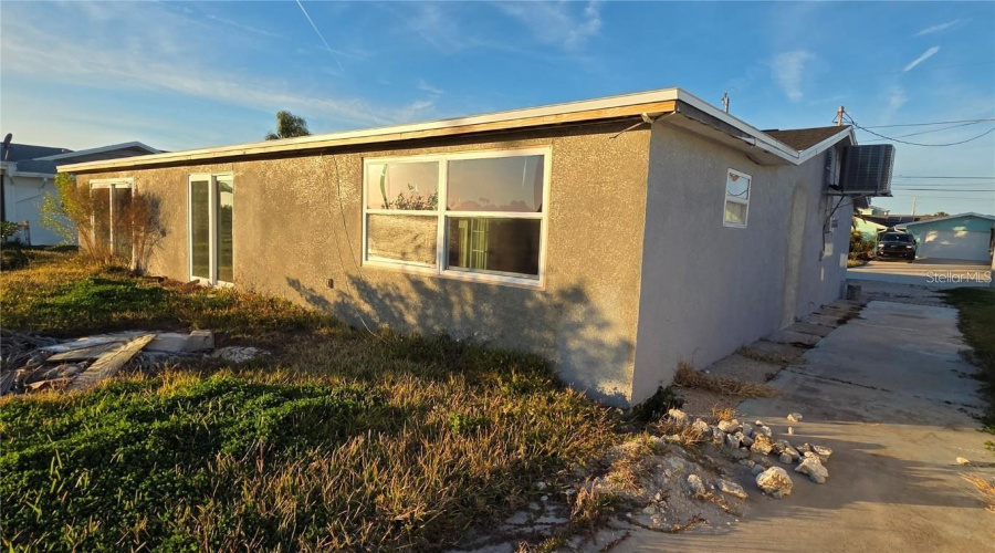 New Port Richey, Florida 34652, 2 Bedroom Bedrooms, ,2 Bathroombathrooms,Residential,For Sale,Headsail,0,Mfro6436620