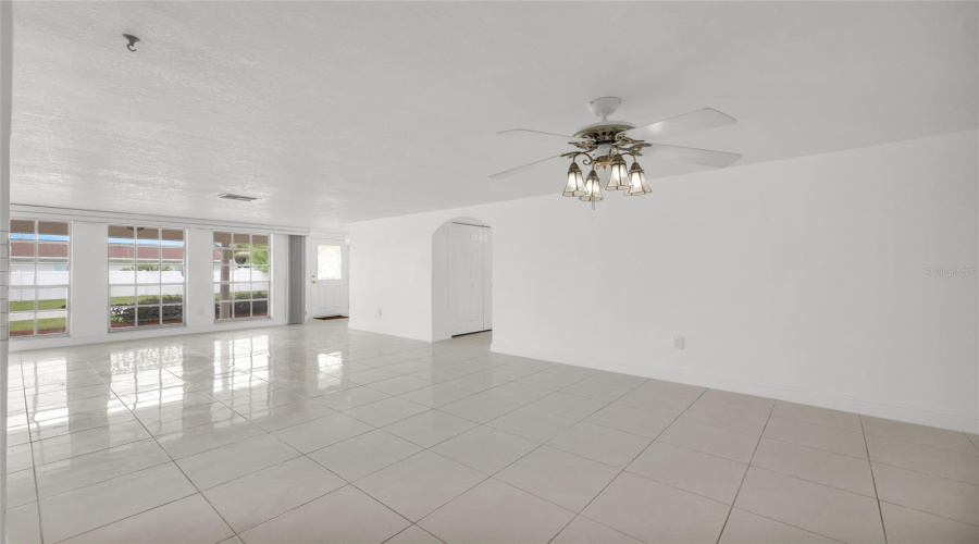 New Port Richey, Florida 34652, 2 Bedroom Bedrooms, ,2 Bathroombathrooms,Residential,For Sale,Corner,0,Mfrtb8542211