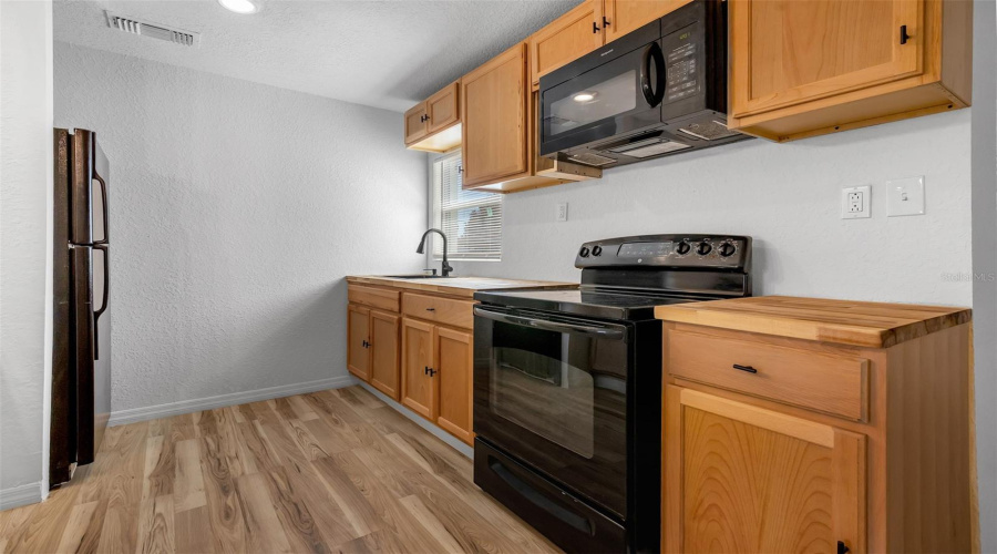 Orlando, Florida 32807, 3 Bedroom Bedrooms, ,2 Bathroombathrooms,Residential,For Sale,Dahlia,0,Mfro6436255