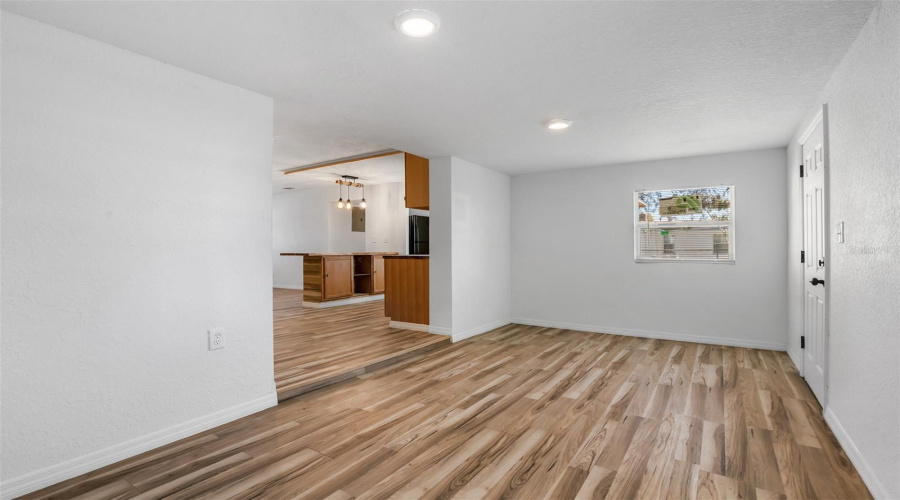 Orlando, Florida 32807, 3 Bedroom Bedrooms, ,2 Bathroombathrooms,Residential,For Sale,Dahlia,0,Mfro6436255