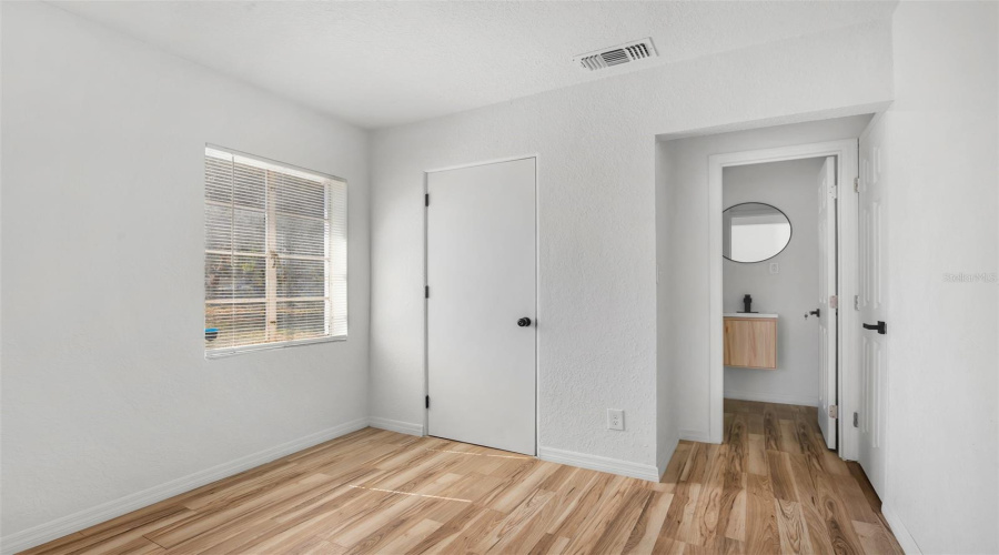 Orlando, Florida 32807, 3 Bedroom Bedrooms, ,2 Bathroombathrooms,Residential,For Sale,Dahlia,0,Mfro6436255