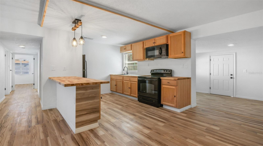 Orlando, Florida 32807, 3 Bedroom Bedrooms, ,2 Bathroombathrooms,Residential,For Sale,Dahlia,0,Mfro6436255