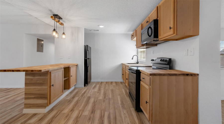 Orlando, Florida 32807, 3 Bedroom Bedrooms, ,2 Bathroombathrooms,Residential,For Sale,Dahlia,0,Mfro6436255