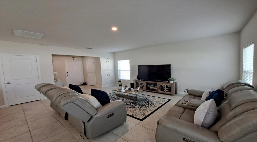 Winter Haven, Florida 33880, 4 Bedroom Bedrooms, ,2 Bathroombathrooms,Residential,For Sale,Majestic,0,Mfrl4962086