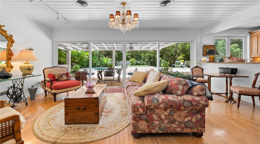 Sarasota, Florida 34239, 3 Bedroom Bedrooms, ,2 Bathroombathrooms,Residential,For Sale,North,0,Mfra4703853