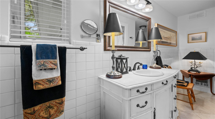 Sarasota, Florida 34239, 3 Bedroom Bedrooms, ,2 Bathroombathrooms,Residential,For Sale,North,0,Mfra4703853
