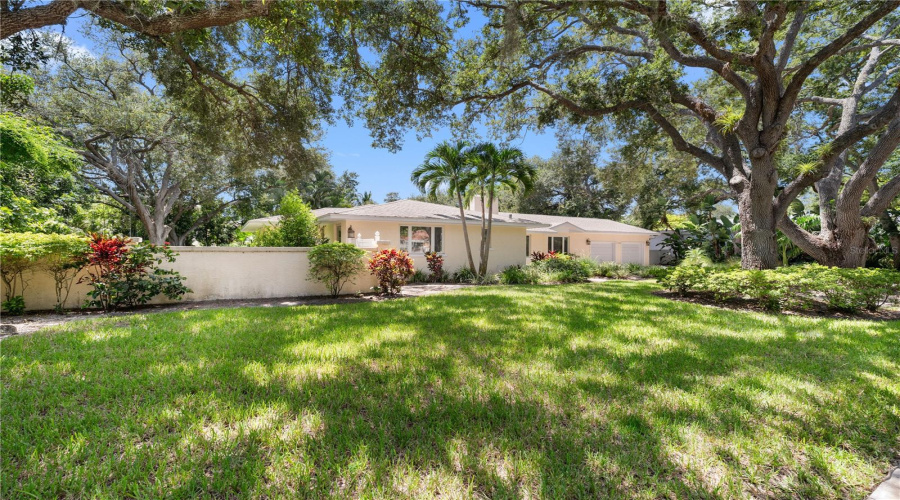 Sarasota, Florida 34239, 3 Bedroom Bedrooms, ,2 Bathroombathrooms,Residential,For Sale,North,0,Mfra4703853