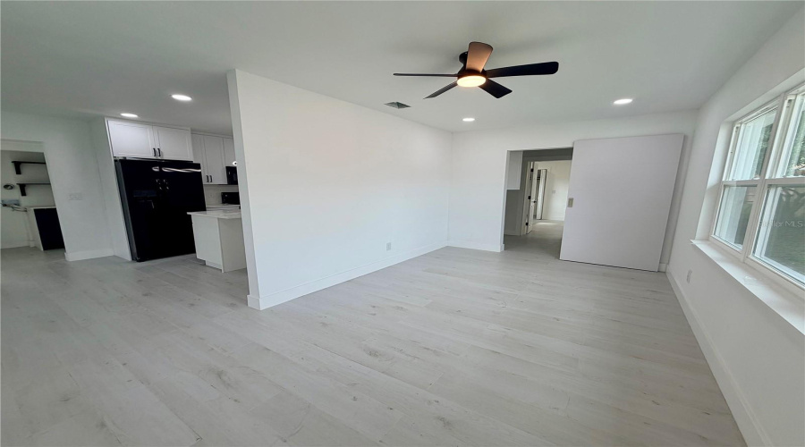 Tampa, Florida 33607, 3 Bedroom Bedrooms, ,3 Bathroombathrooms,Residential,For Sale,Leroy,0,Mfrtb8534449