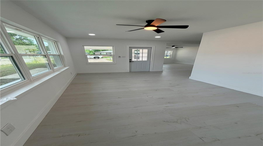 Tampa, Florida 33607, 3 Bedroom Bedrooms, ,3 Bathroombathrooms,Residential,For Sale,Leroy,0,Mfrtb8534449