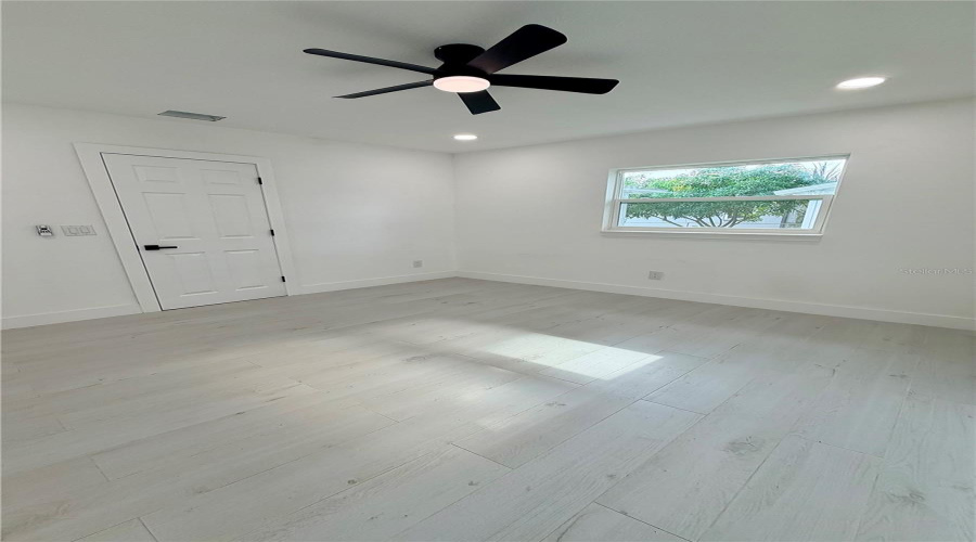 Tampa, Florida 33607, 3 Bedroom Bedrooms, ,3 Bathroombathrooms,Residential,For Sale,Leroy,0,Mfrtb8534449