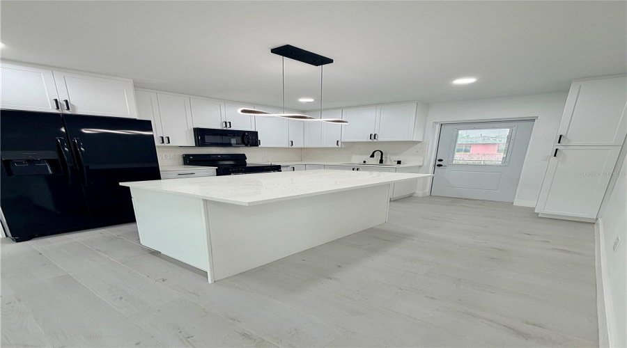 Tampa, Florida 33607, 3 Bedroom Bedrooms, ,3 Bathroombathrooms,Residential,For Sale,Leroy,0,Mfrtb8534449