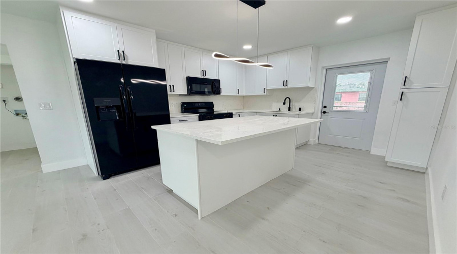 Tampa, Florida 33607, 3 Bedroom Bedrooms, ,3 Bathroombathrooms,Residential,For Sale,Leroy,0,Mfrtb8534449