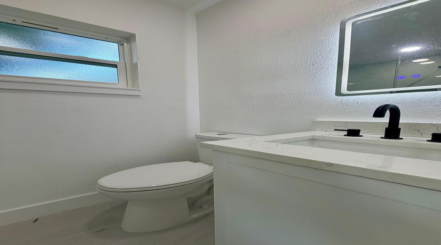 Tampa, Florida 33607, 3 Bedroom Bedrooms, ,3 Bathroombathrooms,Residential,For Sale,Leroy,0,Mfrtb8534449
