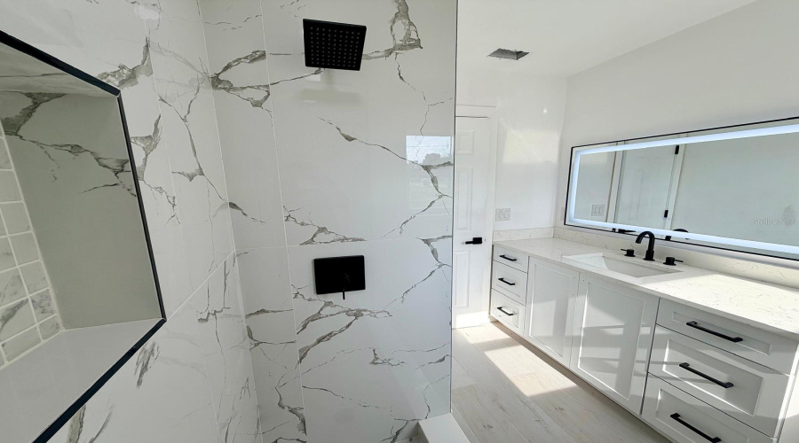 Tampa, Florida 33607, 3 Bedroom Bedrooms, ,3 Bathroombathrooms,Residential,For Sale,Leroy,0,Mfrtb8534449