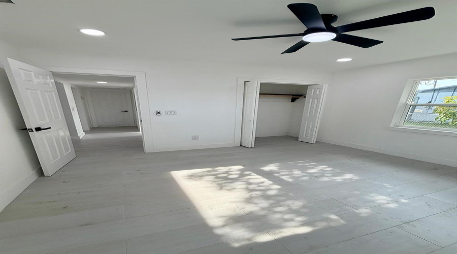 Tampa, Florida 33607, 3 Bedroom Bedrooms, ,3 Bathroombathrooms,Residential,For Sale,Leroy,0,Mfrtb8534449