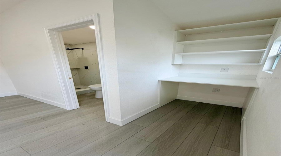 Tampa, Florida 33607, 3 Bedroom Bedrooms, ,3 Bathroombathrooms,Residential,For Sale,Leroy,0,Mfrtb8534449