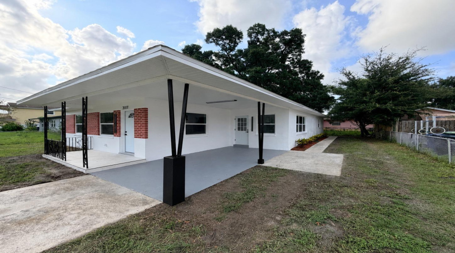 Tampa, Florida 33607, 3 Bedroom Bedrooms, ,3 Bathroombathrooms,Residential,For Sale,Leroy,0,Mfrtb8534449