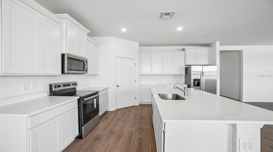 Lakeland, Florida 33811, 4 Bedroom Bedrooms, ,3 Bathroombathrooms,Residential,For Sale,Barberry,0,Mfro6415837