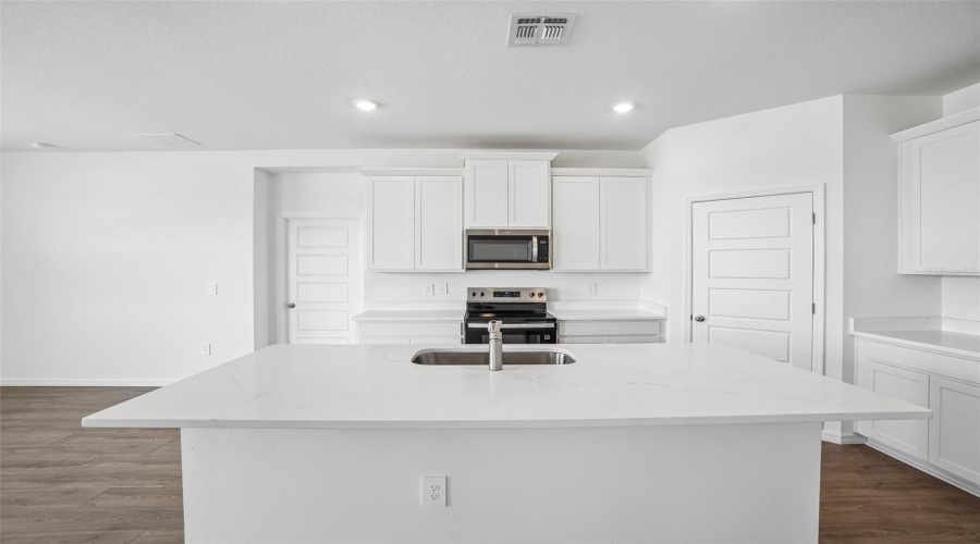 Lakeland, Florida 33811, 4 Bedroom Bedrooms, ,3 Bathroombathrooms,Residential,For Sale,Barberry,0,Mfro6415837