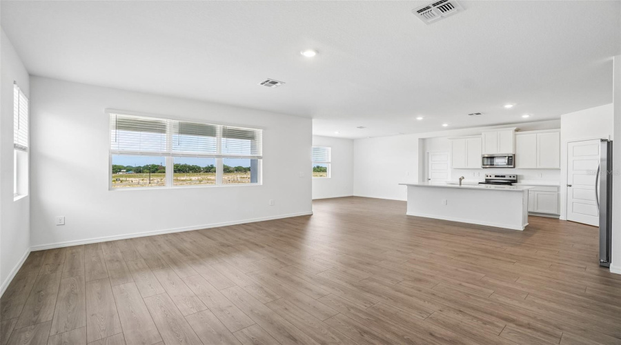 Lakeland, Florida 33811, 4 Bedroom Bedrooms, ,3 Bathroombathrooms,Residential,For Sale,Barberry,0,Mfro6415837