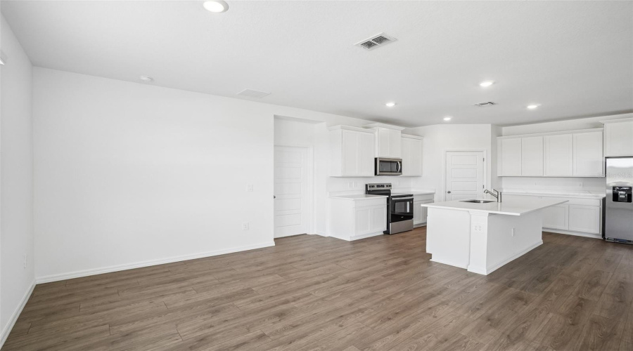 Lakeland, Florida 33811, 4 Bedroom Bedrooms, ,3 Bathroombathrooms,Residential,For Sale,Barberry,0,Mfro6415837