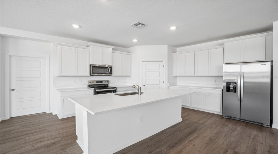 Lakeland, Florida 33811, 4 Bedroom Bedrooms, ,3 Bathroombathrooms,Residential,For Sale,Barberry,0,Mfro6415837