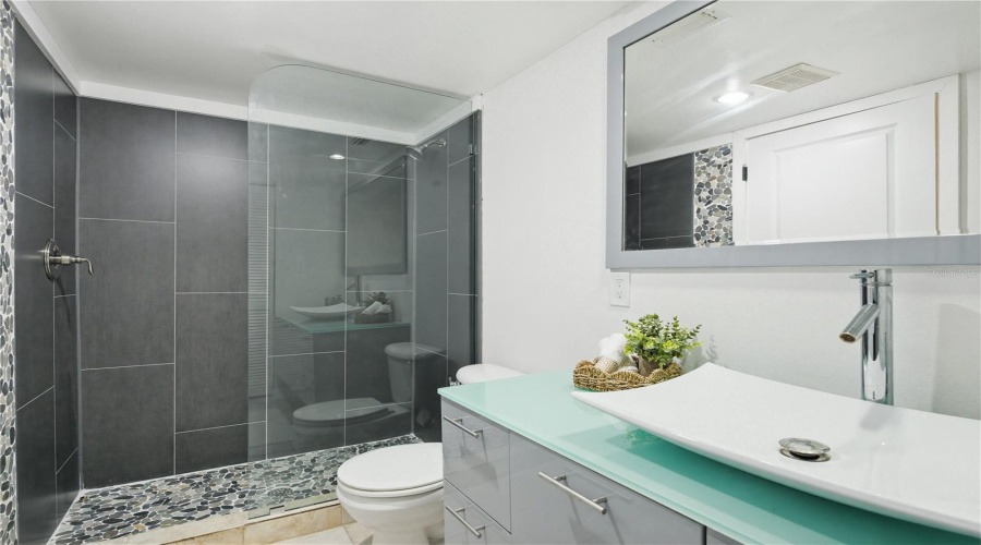 Clearwater, Florida 33756, 2 Bedroom Bedrooms, ,2 Bathroombathrooms,Residential,For Sale,Madison,0,Mfrtb8499082