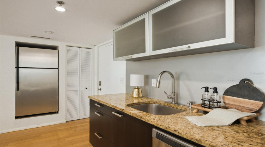 Clearwater, Florida 33756, 2 Bedroom Bedrooms, ,2 Bathroombathrooms,Residential,For Sale,Madison,0,Mfrtb8499082