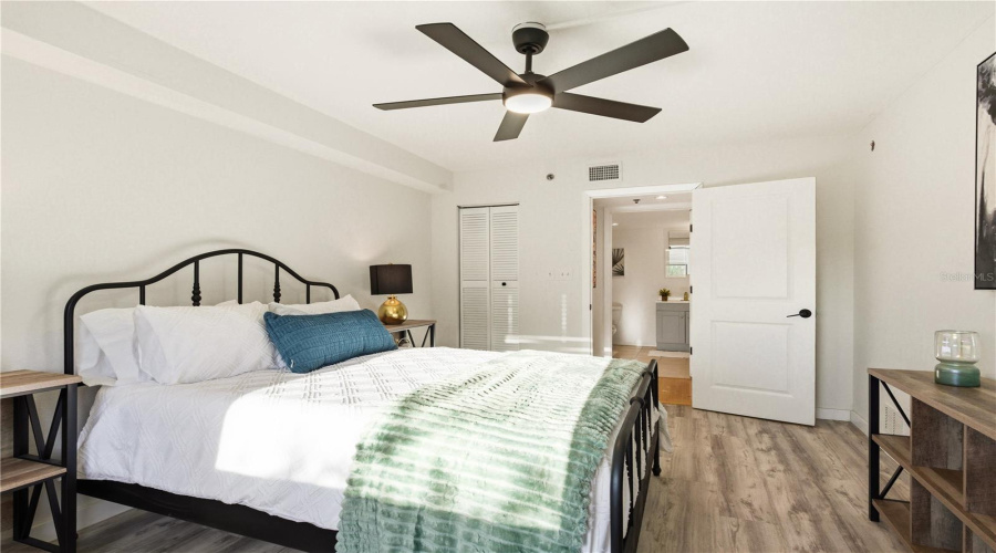 Clearwater, Florida 33756, 2 Bedroom Bedrooms, ,2 Bathroombathrooms,Residential,For Sale,Madison,0,Mfrtb8499082