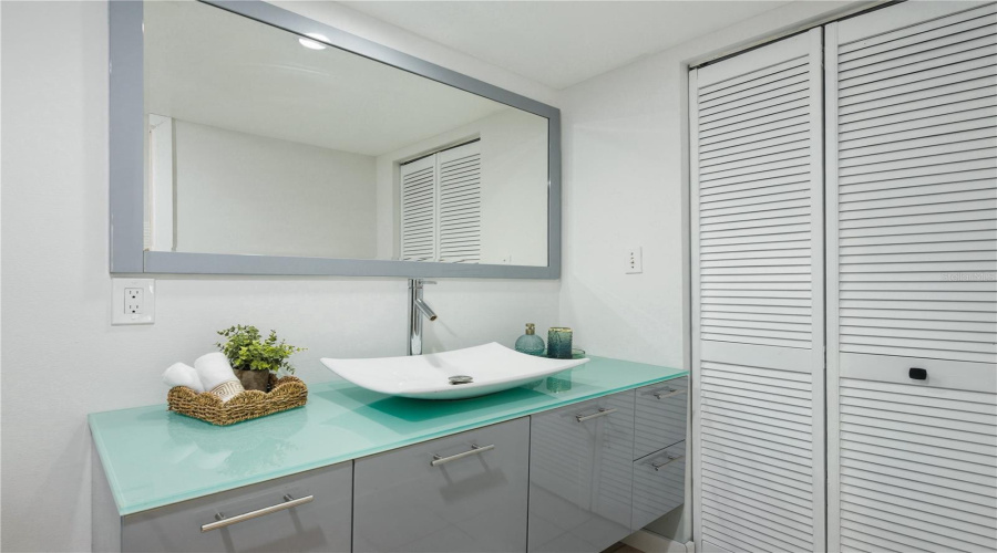 Clearwater, Florida 33756, 2 Bedroom Bedrooms, ,2 Bathroombathrooms,Residential,For Sale,Madison,0,Mfrtb8499082