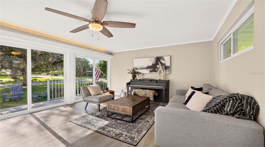 Living/Dining Room/Entry