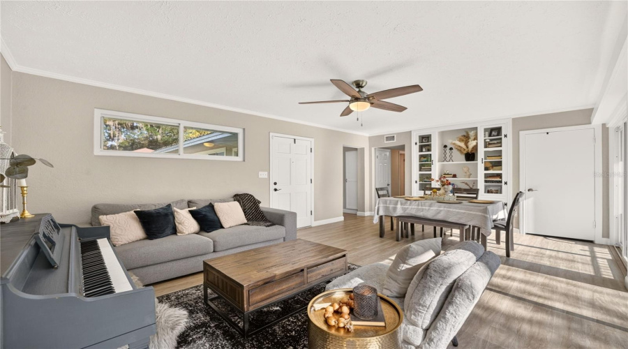 Living/Dining Room/Entry