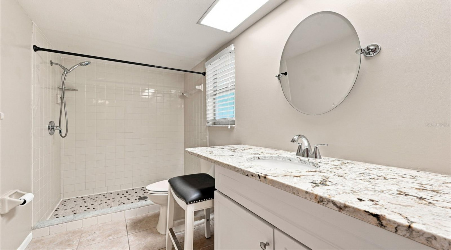 Primary En-Suite Bathroom