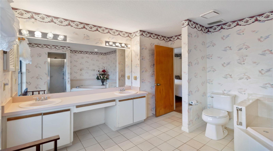 Clermont, Florida 34711, 3 Bedroom Bedrooms, ,2 Bathroombathrooms,Residential,For Sale,Lakeshore,0,Mfro6398144