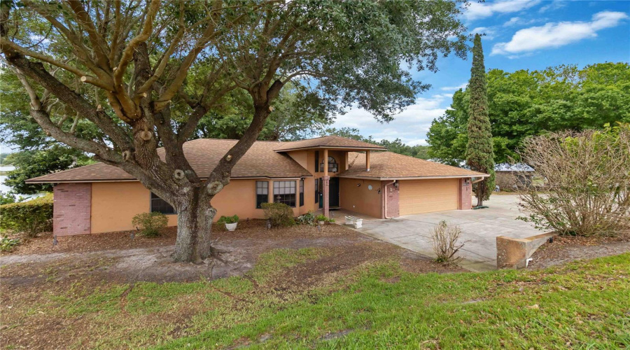 Clermont, Florida 34711, 3 Bedroom Bedrooms, ,2 Bathroombathrooms,Residential,For Sale,Lakeshore,0,Mfro6398144