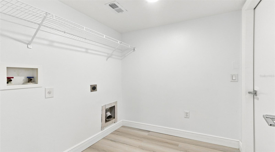 Winter Garden, Florida 34787, 5 Bedroom Bedrooms, ,2 Bathroombathrooms,Residential,For Sale,Regal Downs,0,Mfro6433640