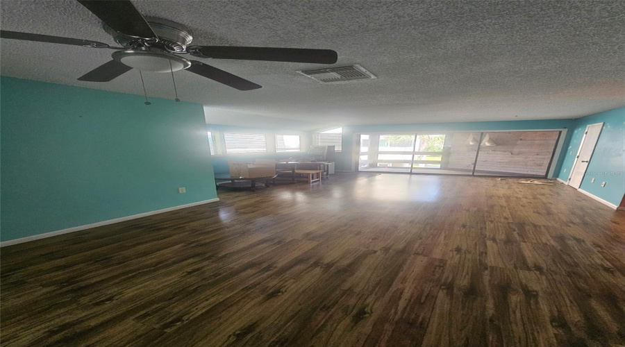 Tarpon Springs, Florida 34689, 2 Bedroom Bedrooms, ,2 Bathroombathrooms,Residential,For Sale,Sunset,0,Mfrtb8518065