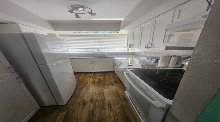 Tarpon Springs, Florida 34689, 2 Bedroom Bedrooms, ,2 Bathroombathrooms,Residential,For Sale,Sunset,0,Mfrtb8518065