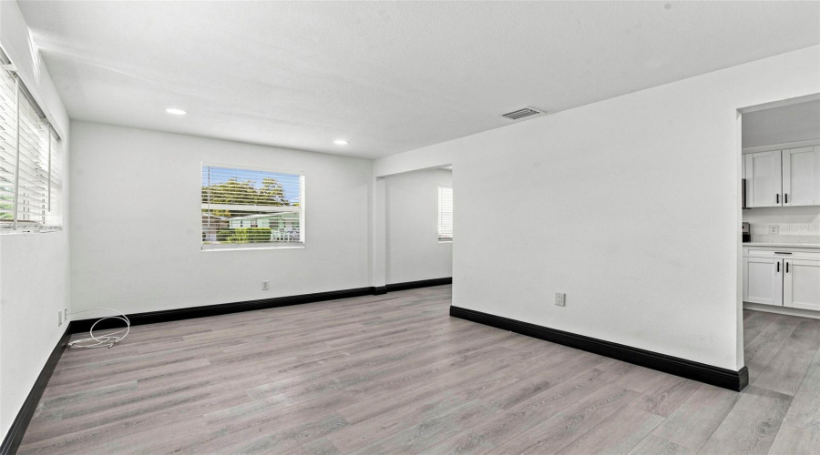 St Petersburg, Florida 33711, 3 Bedroom Bedrooms, ,1 Bathroombathrooms,Residential,For Sale,3Rd,0,Mfrtb8541037
