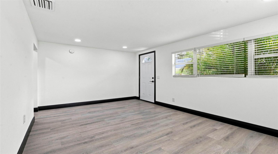 St Petersburg, Florida 33711, 3 Bedroom Bedrooms, ,1 Bathroombathrooms,Residential,For Sale,3Rd,0,Mfrtb8541037